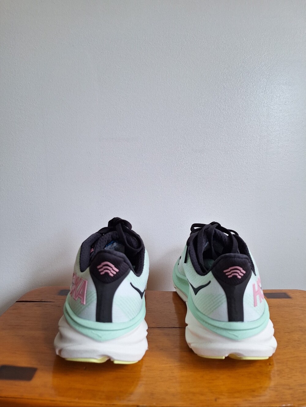 Hoka  Clifton 9 Women's Mint Fluorite with Snow Melt white Size 7B - Picture 4 of 12